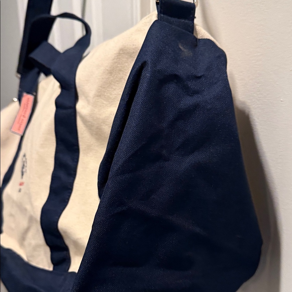 Vineyard Vines Navy and Cream Travel Bag - Picture 4 of 6